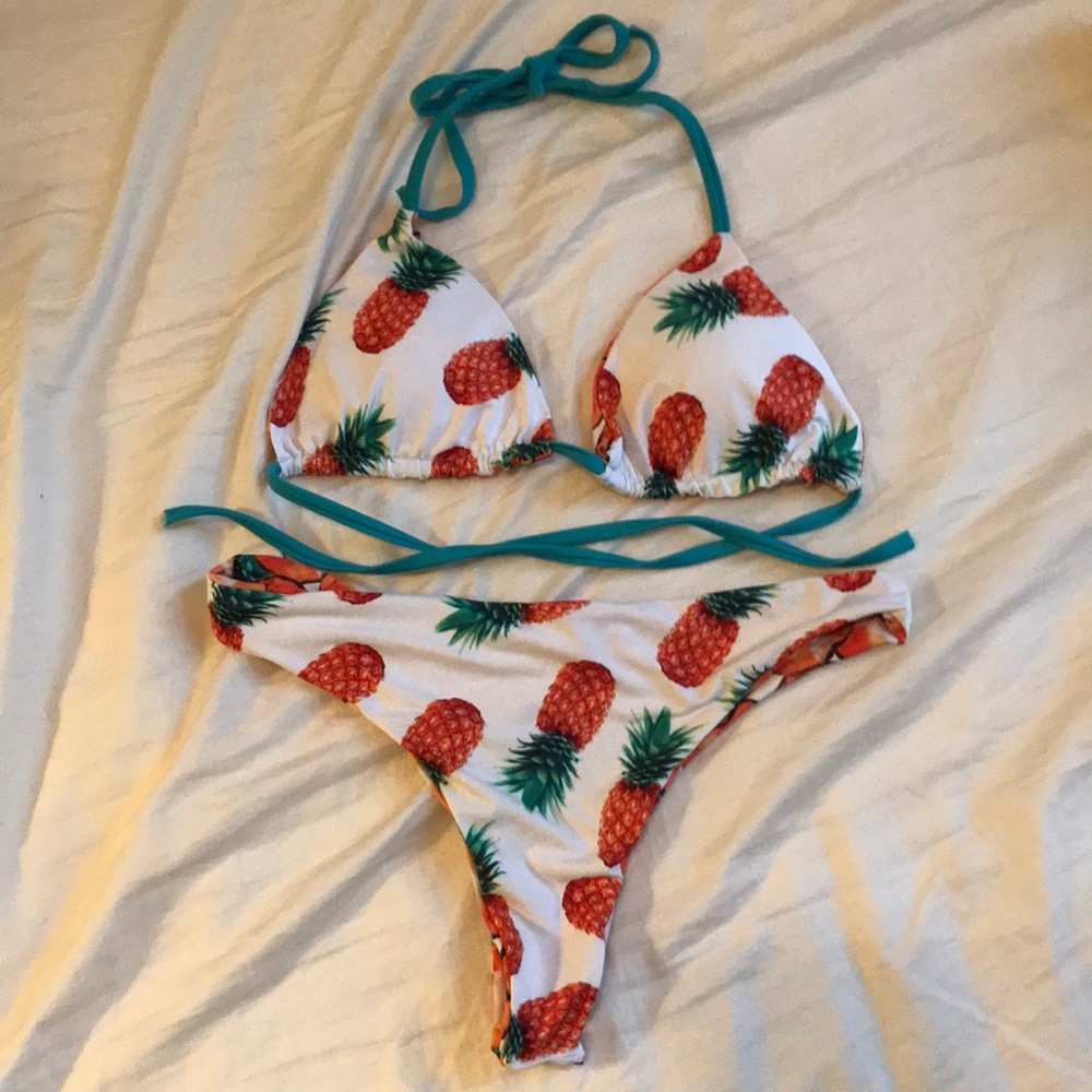 Reversible, pineapple-pattern cheeky bikini set